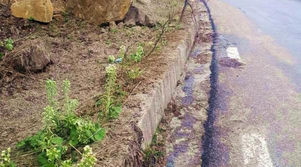 pericol pe transbucegi dj 713 din cauza caderilor de stanci