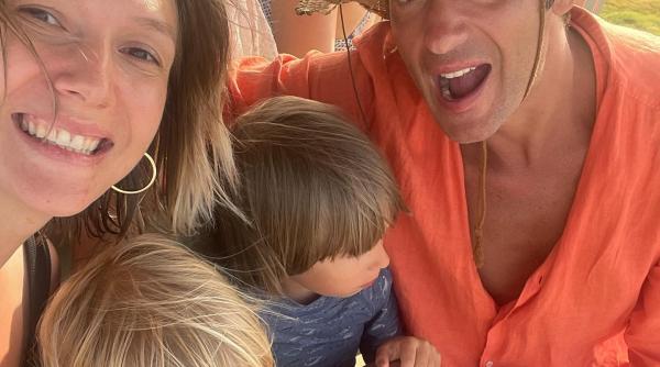 adela popescu si a angajat o bona filipineza pentru cel de al treilea baietel mi am dorit o doamna nu vreo tinerica