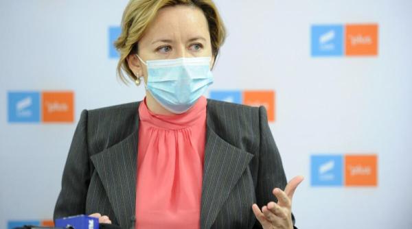 mai rar asa ceva cum a fost surprinsa cosette chichirau in parlament foto