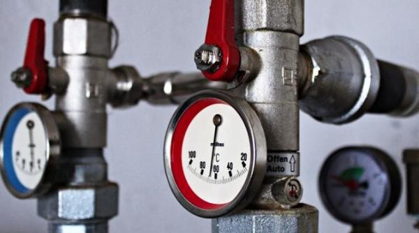 sute de blocuri din bucuresti  fara apa calda de peste 10 zile  directorul termoenergetica  eu am avut apa calda