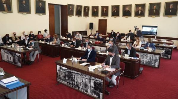 tradare in usr plus bugetul iasiului a trecut cu ajutorul votului de aur al unui consilier