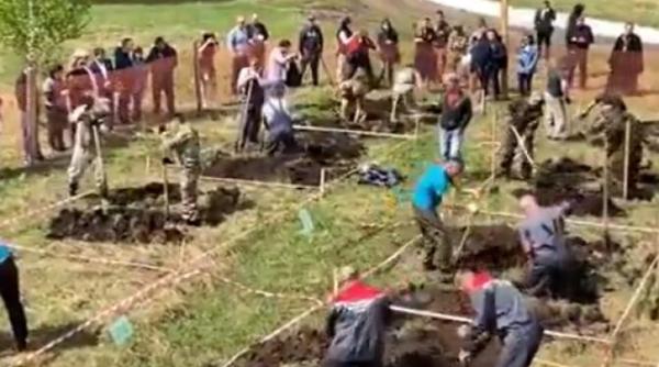 concurs macabru in rusia s au intrecut la sapat morminte video