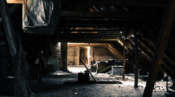 femeie sfatuita sa gaseasca un exorcist dupa ce a aratat descoperirea din mansarda