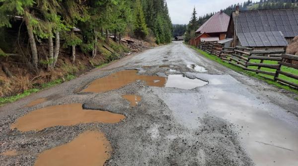 asa arata un drum national efectiv intra masina cu totul in cratere