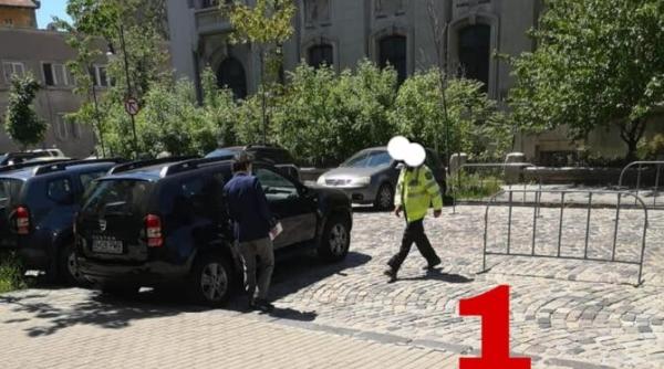 faza zilei nicusor dan nu intra in masina pana nu i se deschide portiera foto