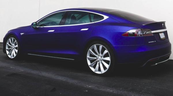 soferul unei tesla se filma la volan inainte sa moara