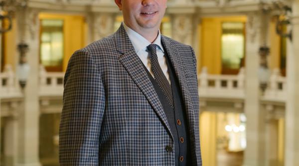 bogdan neacsu si dan sandu candideaza pentru conducerea asociatiei romane a bancilor