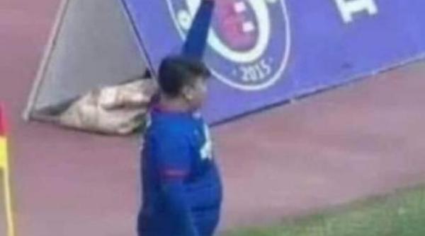 fotbalistul de 126 de kg care face senzatie pe teren este fiul unui milionar excentric video