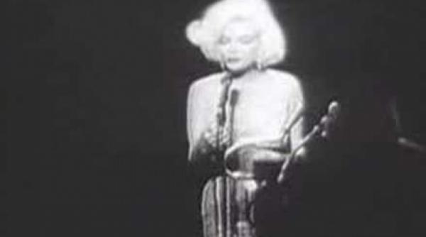 marilyn monroe 59 de ani de cand i a cantat happy birthday mr president lui kennedy video