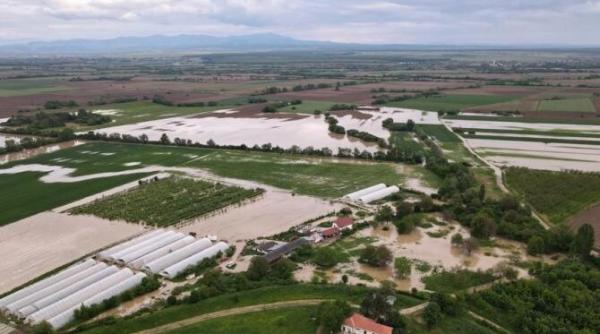 cod rosu de inundatii  avertizarea este valabila pana la ora 24 00