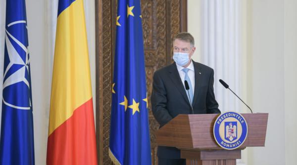 klaus iohannis lasa fara titlul de luptator pentru victoria revolutiei aproape 200 de romani