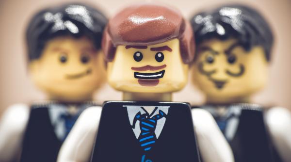 lego lanseaza primul set lgbt va fi pus la vanzare de ziua copilului