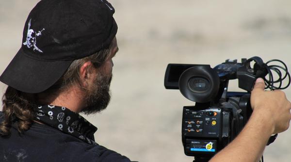 un regizor iranian a fost ucis de parinti pentru ca nu s a casatorit pana la 47 de ani