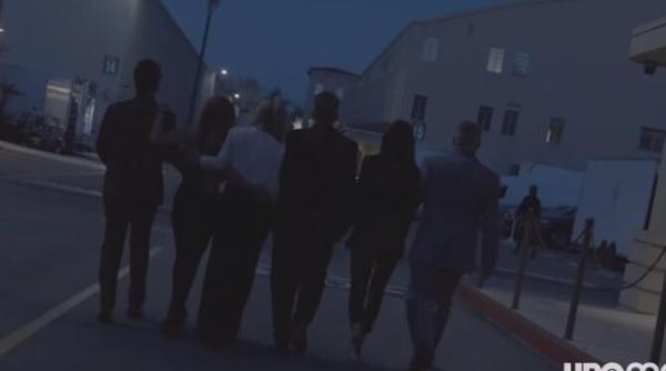 video vezi aici trailerul pentru prietenii tai reuniunea