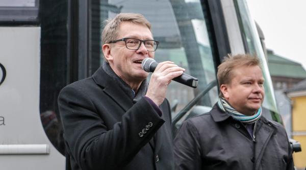 ministrul finlandez al finantelor matti vanhanen a anuntat ca va renunta la functie