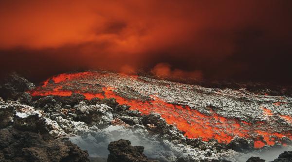 congolezii au fugit in rwanda din calea infernului lava vulcanului nyiragongo a ajuns la marginea orasului goma video