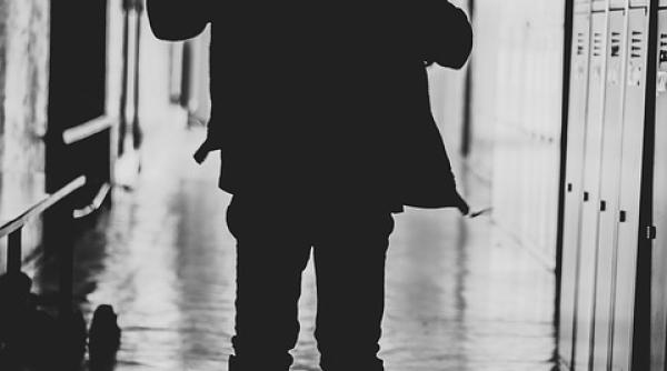 apartament inundat de mama copilul captiv in pericol