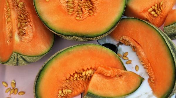 doi pepeni galbeni vanduti la licitatie cu peste 20 000 de euro