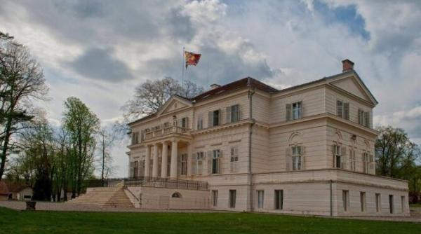 domeniul regal savarsin  deschis publicului pe 1 iunie 2021  de ziua copilului