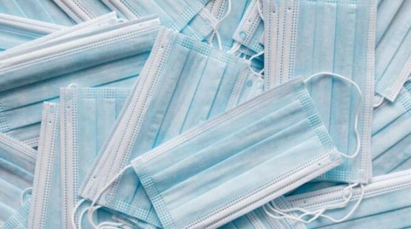 romanii vaccinati ar putea renunta la purtatul mastilor in spatiile inchise surse