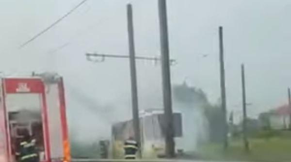tramvai lovit de fulger in craiova a luat foc in mers video