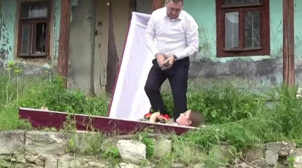 un partid din republica moldova s a lansat in campania electorala cu un cosciug galerie foto