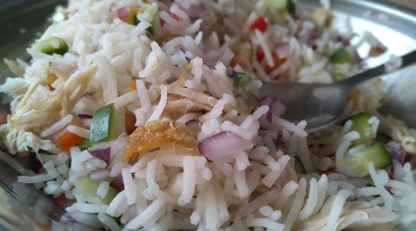 bunele maniere la masa orezul se consuma intodeauna cu furculita si cutitul