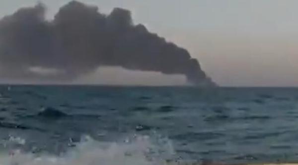 o mare nava iraniana a luat foc si s a scufundat in circumstante neclare