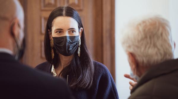 ioana constantin catre clotilde armand daca sunteti in stare plecati nu e nicio rusine nu va tine nimeni cu forta