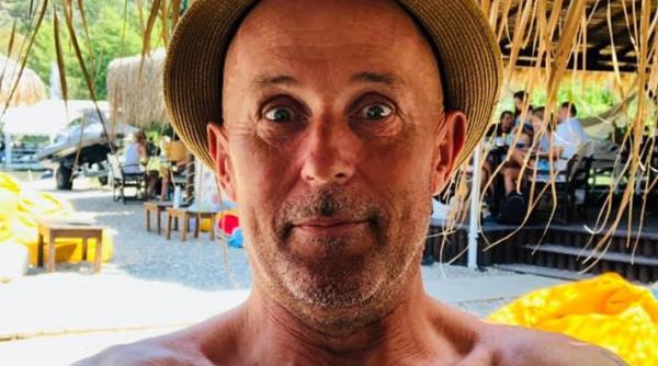 mugur mihaescu despre bataile primite in copilarie ma invatasem sa stau mai mult pe dreapta nu dadea sa ma omoare