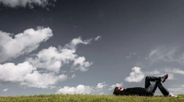 o pauza la orizontala cum se odihnesc la munca tinerii din china