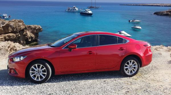 doua surori de 9 si de 4 ani au furat masina familiei si au plecat spre plaja