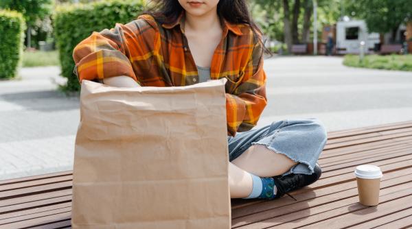 foto viral o femeie a primit un prosop prajit in locul puiului crispy comandat