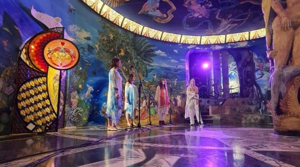 templele psihedelice de la poalele alpilor italieni eco comunitatea care a construit in secret un colos in stanca