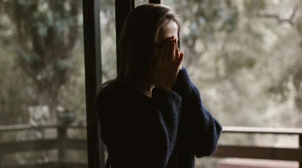 baiat de 9 ani din barlad ranit cu un cutit de tatal sau copilul s a pus scut in fata mamei sale pentru a o apara