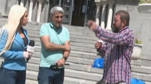 video robert turcescu si a dus gunoiul menajer pe scarile primariei sectorului 1