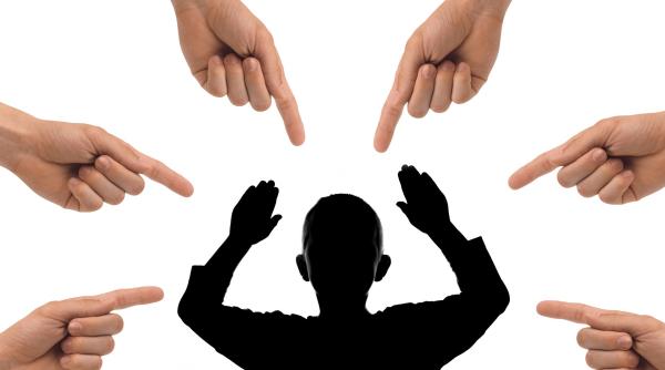 un elev de clasa a vi a a sarit pe geam din cauza umilintelor colegilor prof panisoara e doar varful climat exploziv in scoli