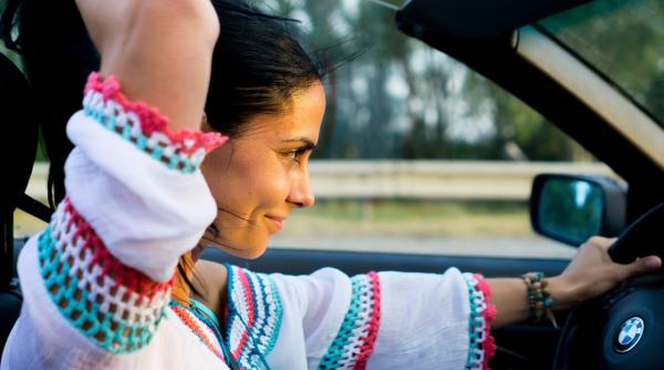 femeie din galati prinsa bauta la volan fara permis si cu doi copii in masina