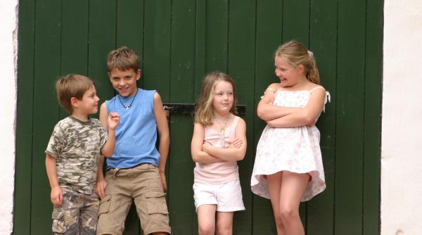 bani de la stat pentru copii cine poate beneficia de suma oferita conditii