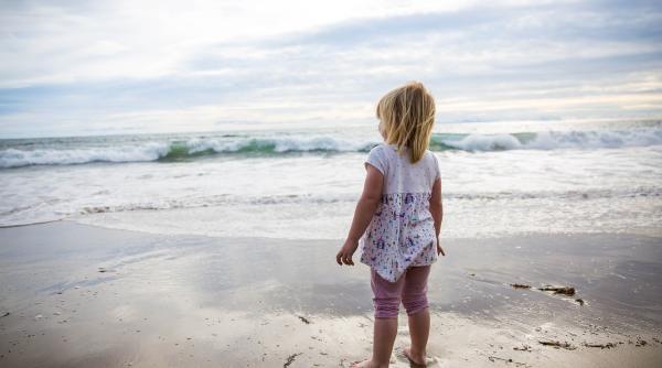 o fetita de 6 ani rapita de tata a sfarsit intr o geanta pe fundul oceanului atlantic