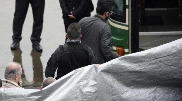 1 3 mil dolari au primit tatal si fiul care l au ajutat pe carlos ghosn sa fuga din japonia