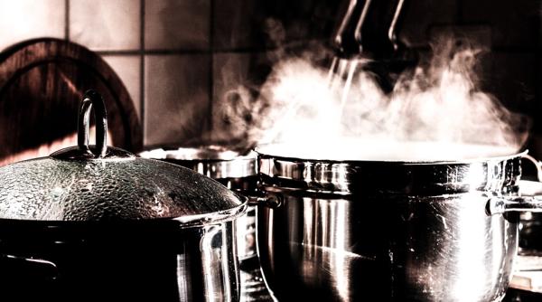 doi copii din iasi intoxicati cu monoxid de carbon de la o oala cu mancare lasata pe foc