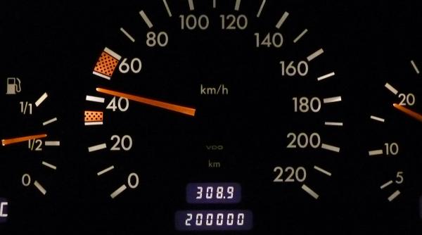 un sofer a fost amendat pentru ca circula cu 30 km h