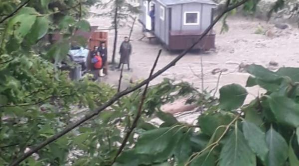 interventie urgenta pentru salvarea unor persoane dintr o padure din nereju vrancea isu a emis ro alert de vreme severa