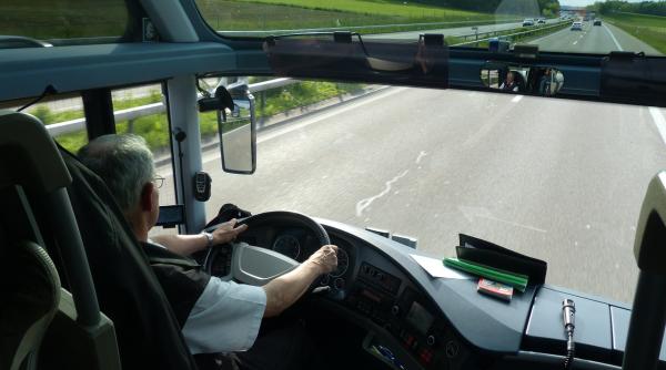 minora accidentata grav de un autobuz la iasi soferul a baut bere la volan