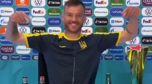 un fotbalist ucrainean a ironizat gestul facut de cristiano ronaldo cu sticlele de coca cola va rog sunati ma video