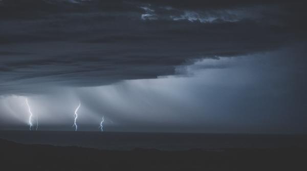 cod rosu de ploi torentiale avertizare de ultima ora a meteorologilor