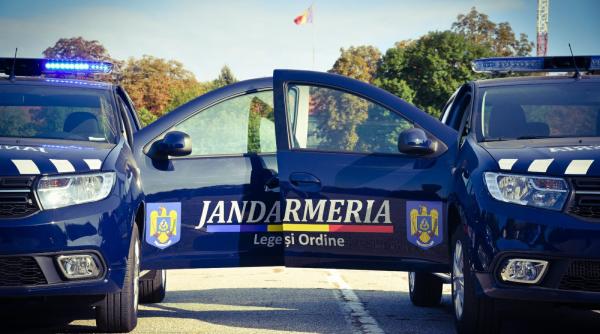 inundatii jandarmii criticati de salvamontisti se lauda cu actiunea facuta de salvamont jenanta atitudine eroi la privit