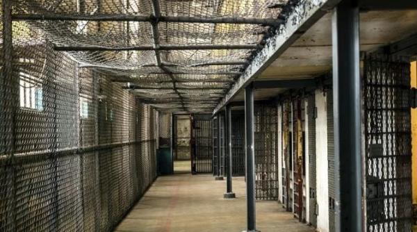 o inchisoare a fost evacuata din cauza invaziei de rozatoare