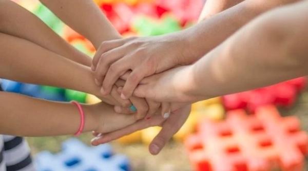 mai multe asociatii de elevi cer ca educatia sexuala sa fie obligatorie